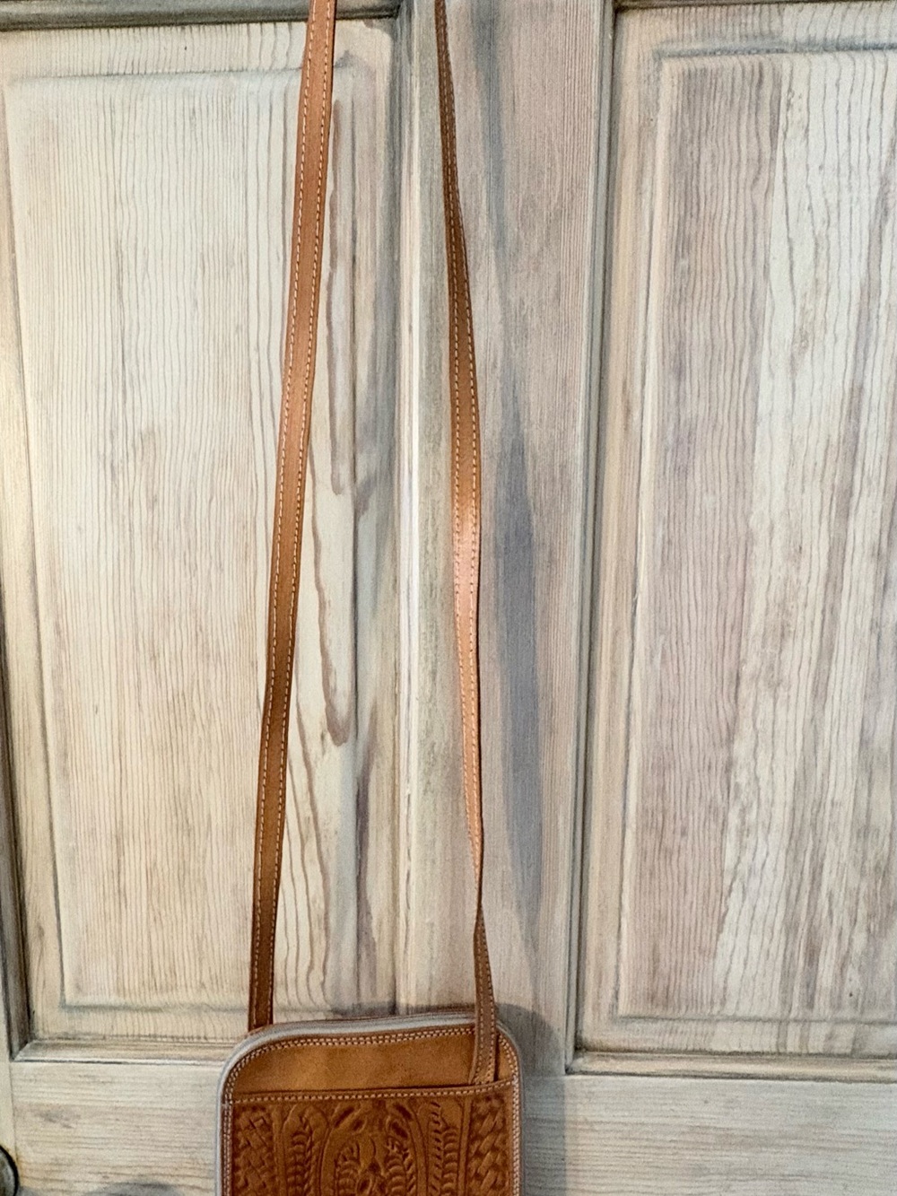 Hand-Tooled Leather Crossbody Bag - Picture 7 of 9